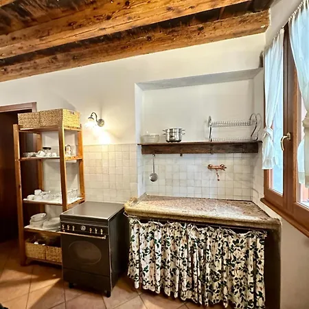 Mamisa 5, Con Caminetto Apartamento *